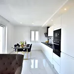 Marina Apartment *